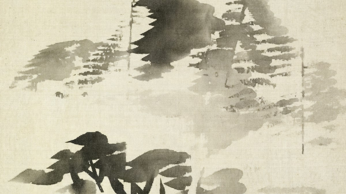 霧にかすむ山と木を描いた水墨画