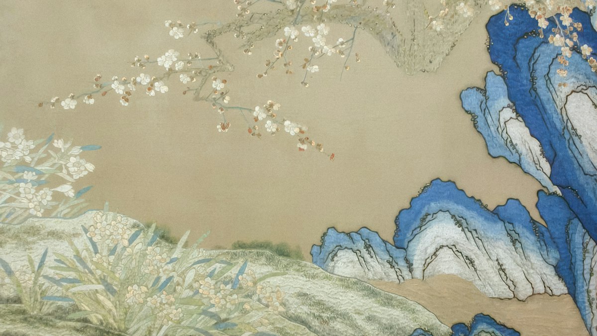 白い梅の枝と青い岩を描いた古い東洋画