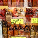 十二支の動物を彫った伝統的な石の印章が並ぶ様子